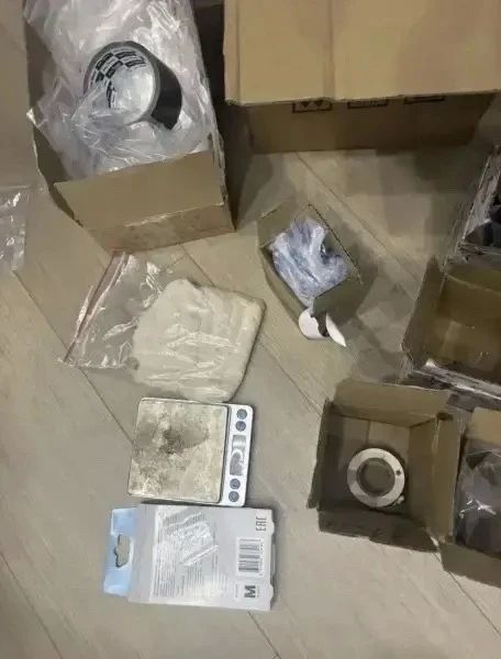 В Тюмени на улице Профсоюзной полицейские задержали молодого человека, подозреваемого в распространении наркотиков В Тюмени на улице Профсоюзной полицейские задержали молодого человека, подозреваемого в распространении наркотиков