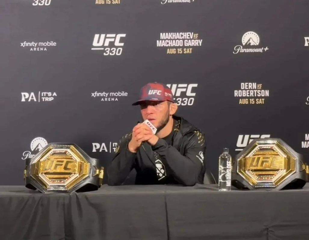 Ислам Махачев защитил титул на UFC 330
