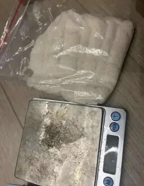 В Тюмени на улице Профсоюзной полицейские задержали молодого человека, подозреваемого в распространении наркотиков В Тюмени на улице Профсоюзной полицейские задержали молодого человека, подозреваемого в распространении наркотиков