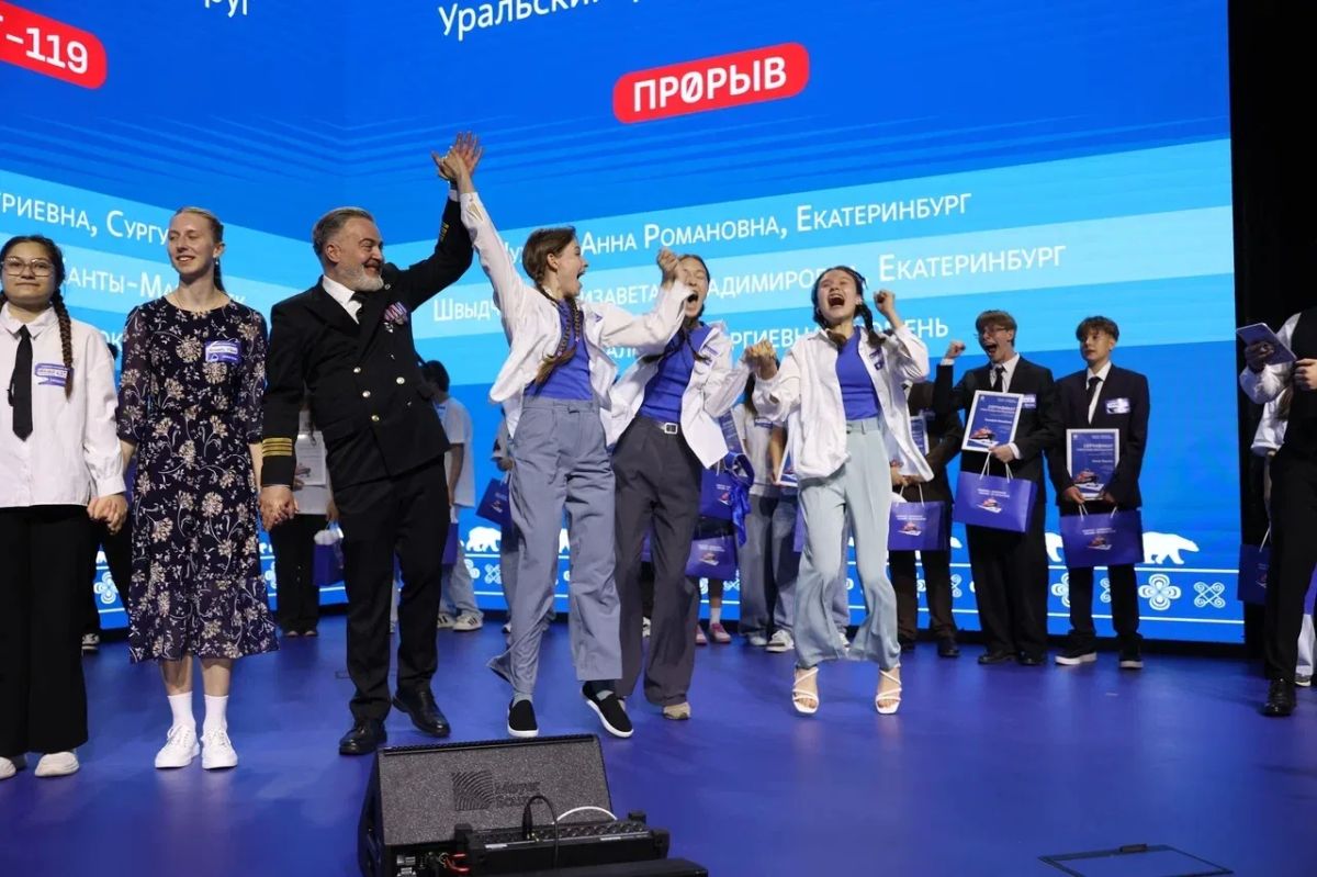Тюменская область покорила Северный полюс! Подведены итоги экспедиции «Ледокол знаний» Тюменская область покорила Северный полюс! Подведены итоги экспедиции «Ледокол знаний»