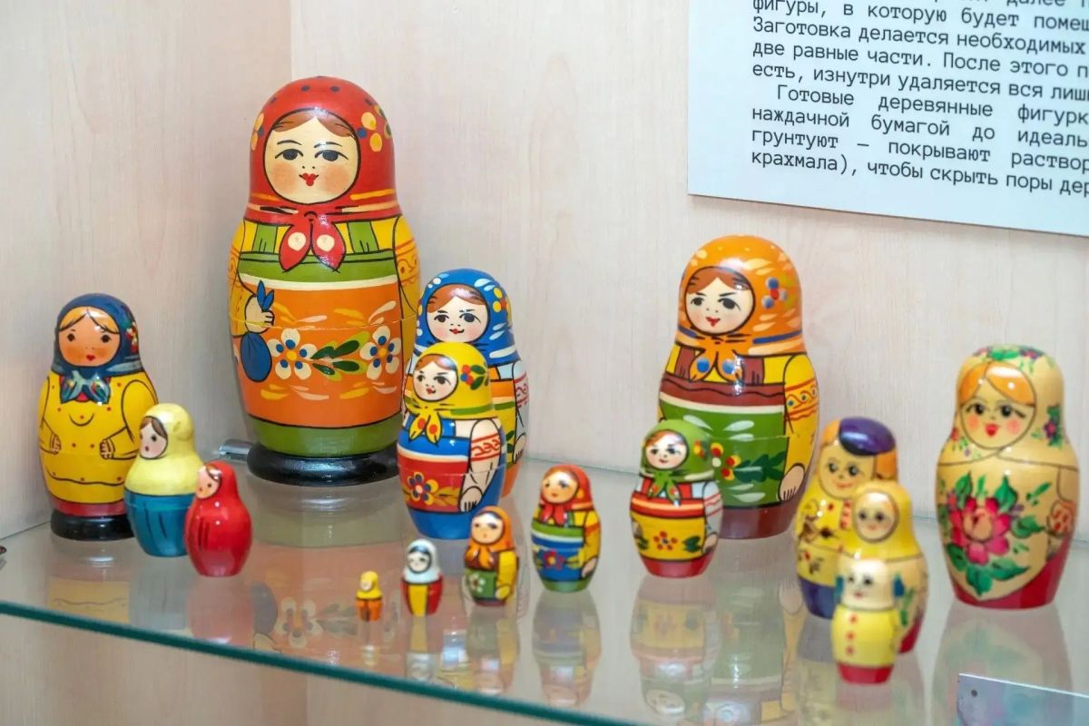 Выставка расписных матрешек 1960-1980-х годов из разных регионов РФ и зарубежья открылась в Тобольске, сообщили в департаменте культуры Тюменской области Выставка расписных матрешек 1960-1980-х годов из разных регионов РФ и зарубежья открылась в Тобольске, сообщили в департаменте культуры Тюменской области