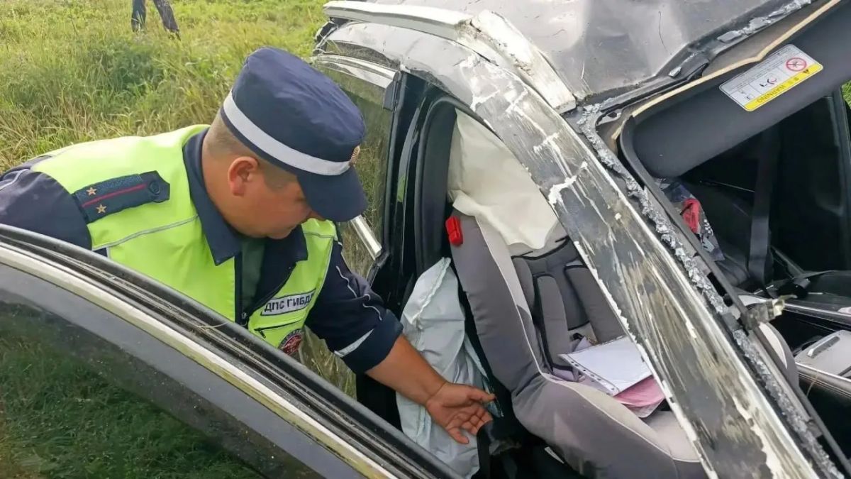 Шестимесячный младенец погиб в аварии, вылетев из салона машины в Свердловской области Шестимесячный младенец погиб в аварии, вылетев из салона машины в Свердловской области