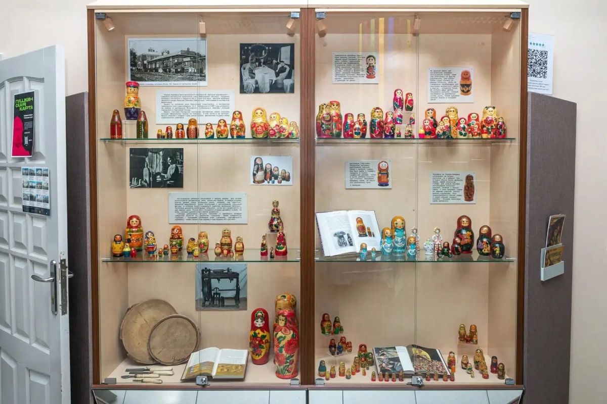 Выставка расписных матрешек 1960-1980-х годов из разных регионов РФ и зарубежья открылась в Тобольске, сообщили в департаменте культуры Тюменской области Выставка расписных матрешек 1960-1980-х годов из разных регионов РФ и зарубежья открылась в Тобольске, сообщили в департаменте культуры Тюменской области