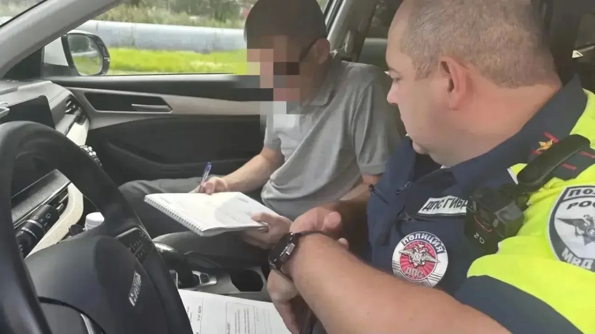 Пять административных материалов составили сотрудники Госавтоинспекции на молодого водителя «Мерседеса» в Тюмени Пять административных материалов составили сотрудники Госавтоинспекции на молодого водителя «Мерседеса» в Тюмени