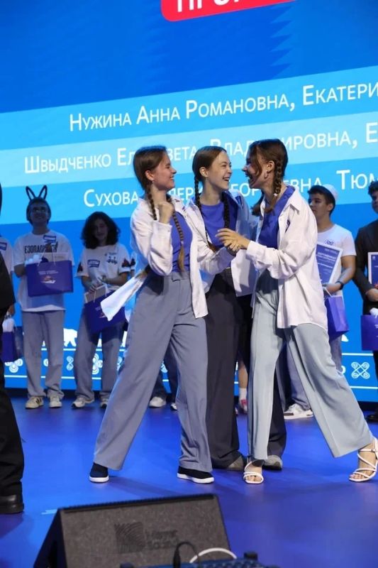 Тюменская область покорила Северный полюс! Подведены итоги экспедиции «Ледокол знаний» Тюменская область покорила Северный полюс! Подведены итоги экспедиции «Ледокол знаний»