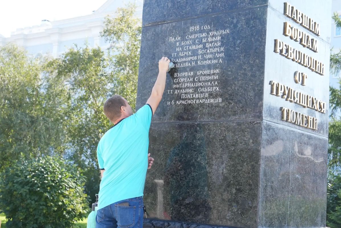В Тюмени завершается благоустройство площади Борцов Революции В Тюмени завершается благоустройство площади Борцов Революции