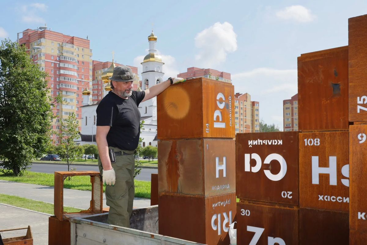 Друзья, в Менделеев-парке сегодня важный этап – начали монтировать входную группу Друзья, в Менделеев-парке сегодня важный этап – начали монтировать входную группу