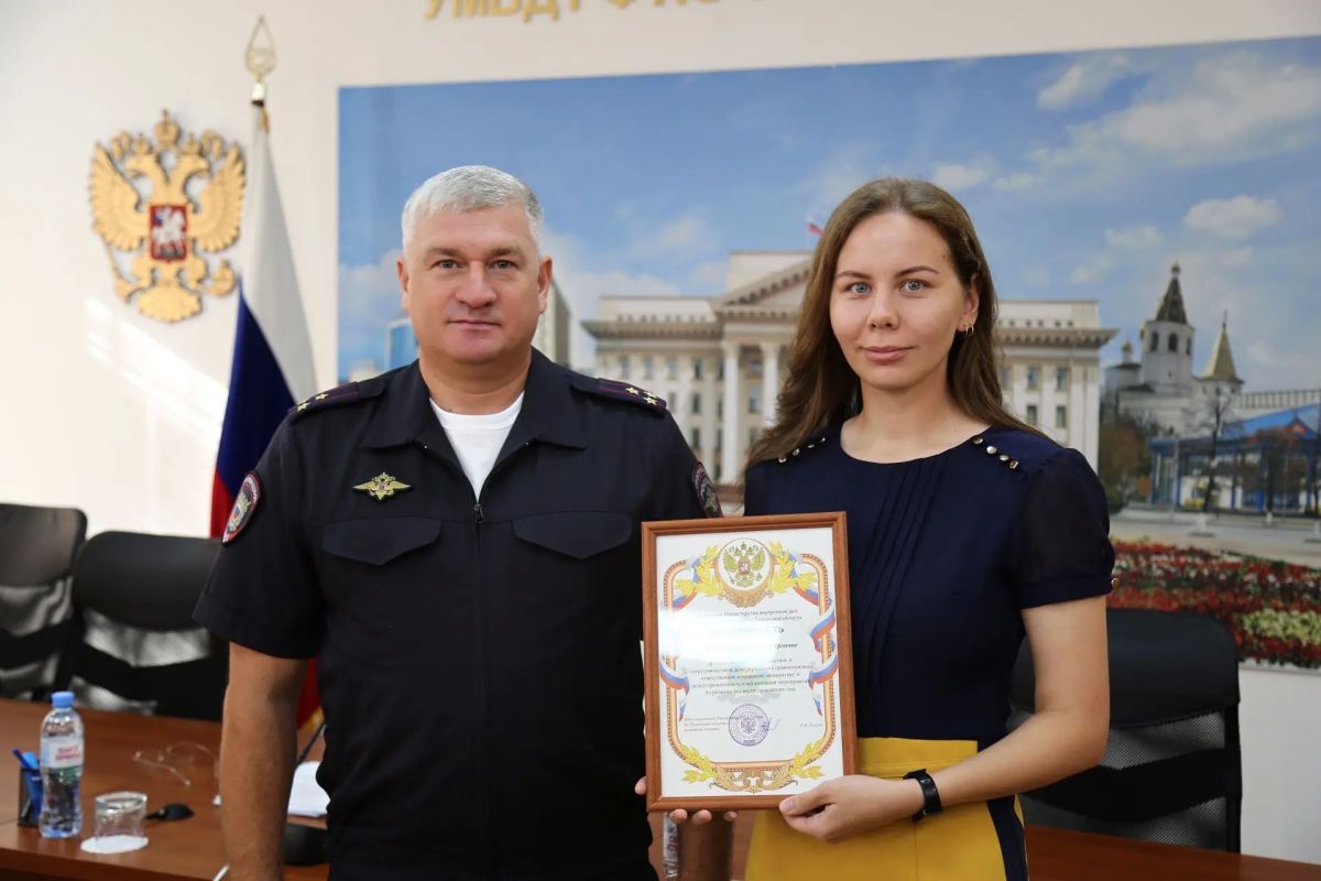 Сегодня в зале оперативных совещаний регионального УМВД состоялось торжественное награждение волонтеров поискового отряда «Лиза Алерт» Сегодня в зале оперативных совещаний регионального УМВД состоялось торжественное награждение волонтеров поискового отряда «Лиза Алерт»