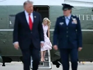 Олег Царёв: Фаворитка Трампа. «Пока моряки на «Линкольне» ведут его войну, пока он бесплодно истощает наши боеприпасы и нефтяные резервы, президент спит на своих совещаниях Олег Царёв: Фаворитка Трампа. «Пока моряки на «Линкольне» ведут его войну, пока он бесплодно истощает наши боеприпасы и нефтяные резервы, президент спит на своих совещаниях