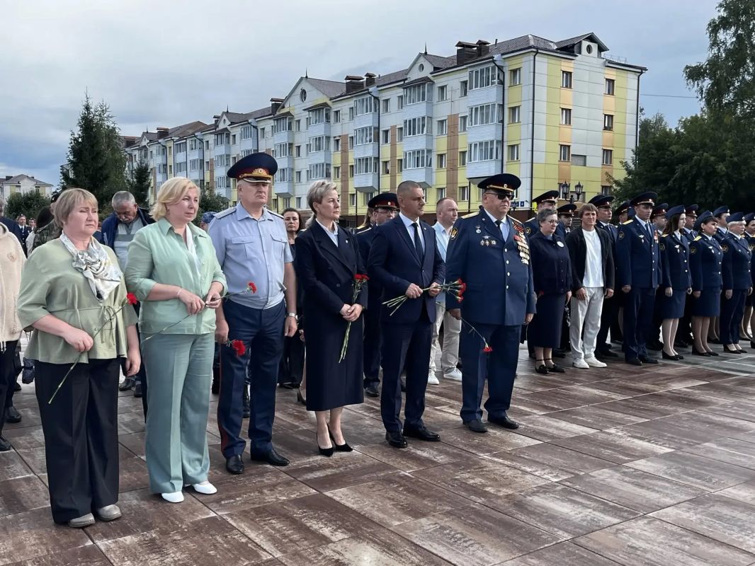 В Тобольске прошла Всероссийская акция «Дорога памяти», приуроченная к Году единства народов России и Дню офицера В Тобольске прошла Всероссийская акция «Дорога памяти», приуроченная к Году единства народов России и Дню офицера