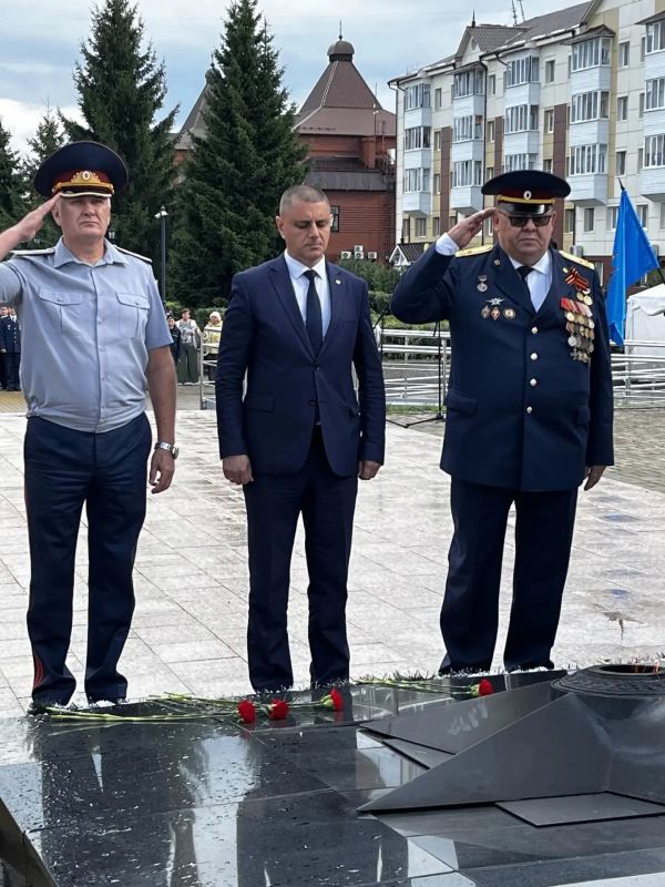 В Тобольске прошла Всероссийская акция «Дорога памяти», приуроченная к Году единства народов России и Дню офицера В Тобольске прошла Всероссийская акция «Дорога памяти», приуроченная к Году единства народов России и Дню офицера
