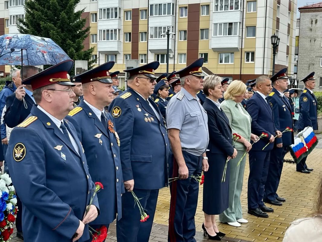 В Тобольске прошла Всероссийская акция «Дорога памяти», приуроченная к Году единства народов России и Дню офицера В Тобольске прошла Всероссийская акция «Дорога памяти», приуроченная к Году единства народов России и Дню офицера