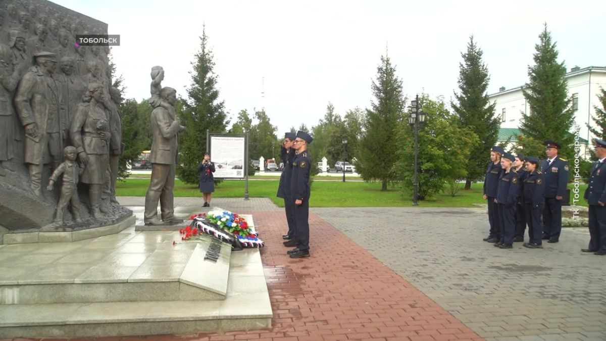 В Тобольске состоялась патриотическая акция Дорога памяти В Тобольске состоялась патриотическая акция Дорога памяти