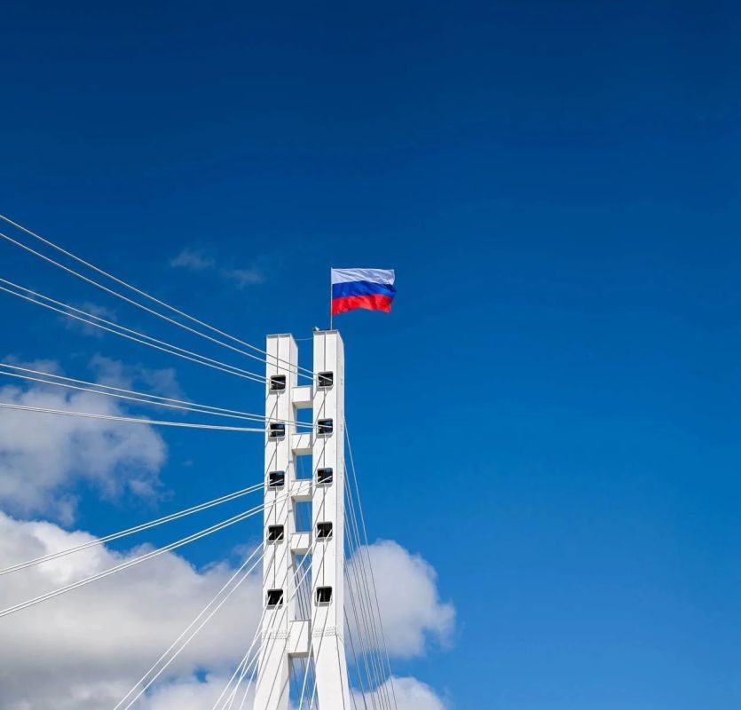 Триколор украсит мост Влюбленных в День Государственного флага РФ