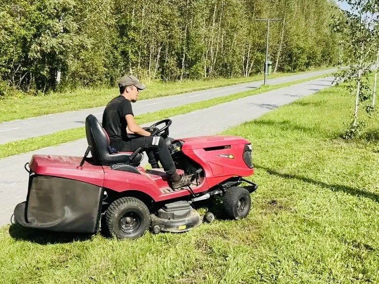 Городские службы делают всё, чтобы Тобольск встретил тысячи гостей уютом, чистотой и порядком Городские службы делают всё, чтобы Тобольск встретил тысячи гостей уютом, чистотой и порядком