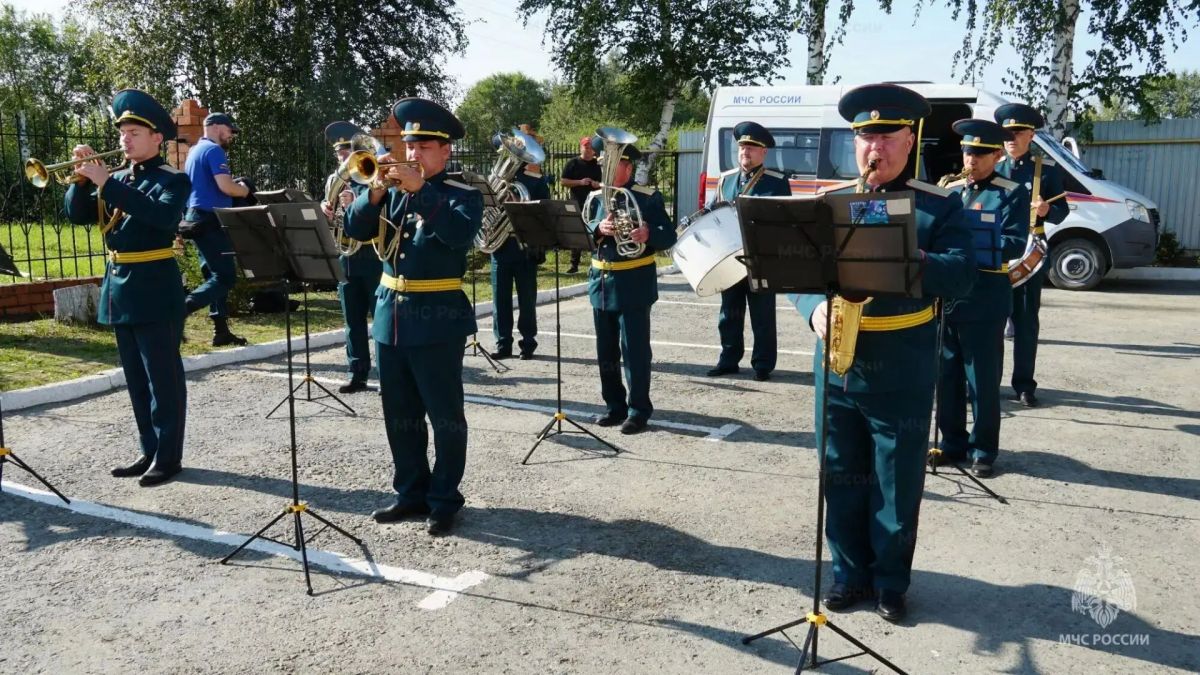 В Тюмени отметили отличившихся сотрудников Главного управления МЧС России по Тюменской области В Тюмени отметили отличившихся сотрудников Главного управления МЧС России по Тюменской области