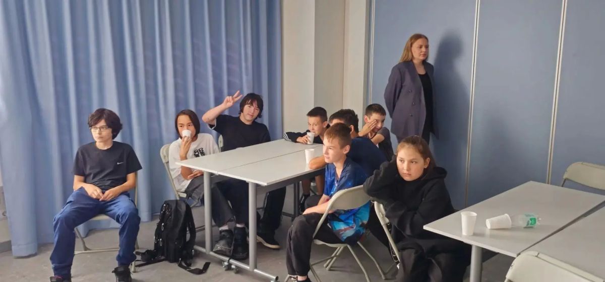 В Региональном центре «Семья» прошло патриотическое занятие ко Дню российского флага В Региональном центре «Семья» прошло патриотическое занятие ко Дню российского флага