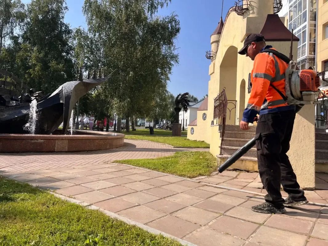 Городские службы делают всё, чтобы Тобольск встретил тысячи гостей уютом, чистотой и порядком Городские службы делают всё, чтобы Тобольск встретил тысячи гостей уютом, чистотой и порядком