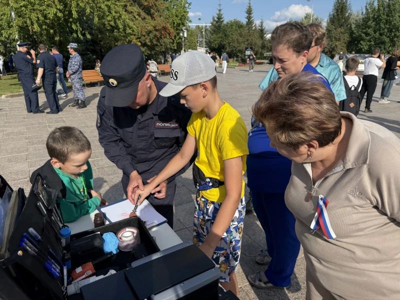 На Цветном бульваре города Тюмени прошел «Офицерский вальс» На Цветном бульваре города Тюмени прошел «Офицерский вальс»