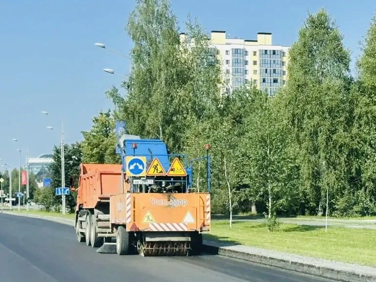 Городские службы делают всё, чтобы Тобольск встретил тысячи гостей уютом, чистотой и порядком Городские службы делают всё, чтобы Тобольск встретил тысячи гостей уютом, чистотой и порядком