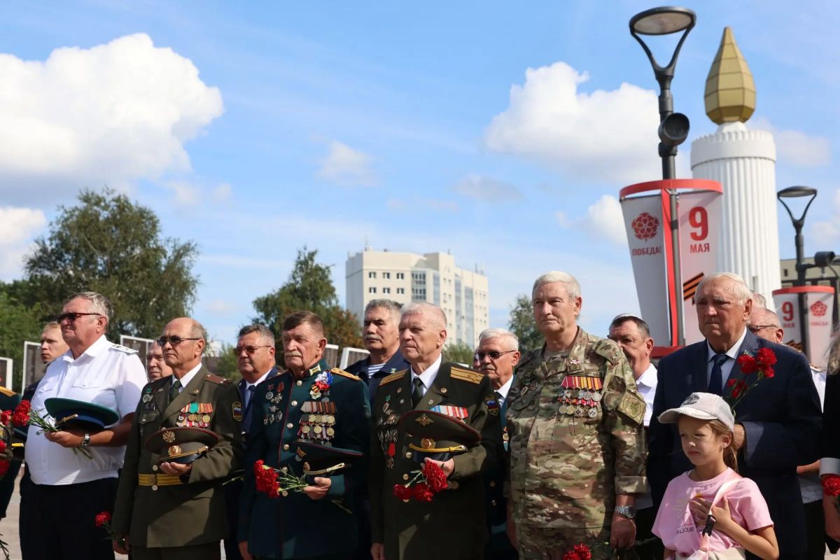 Максим Афанасьев: Сегодня у мемориала «Вечный огонь» состоялся митинг, посвящённый Дню офицера России Максим Афанасьев: Сегодня у мемориала «Вечный огонь» состоялся митинг, посвящённый Дню офицера России