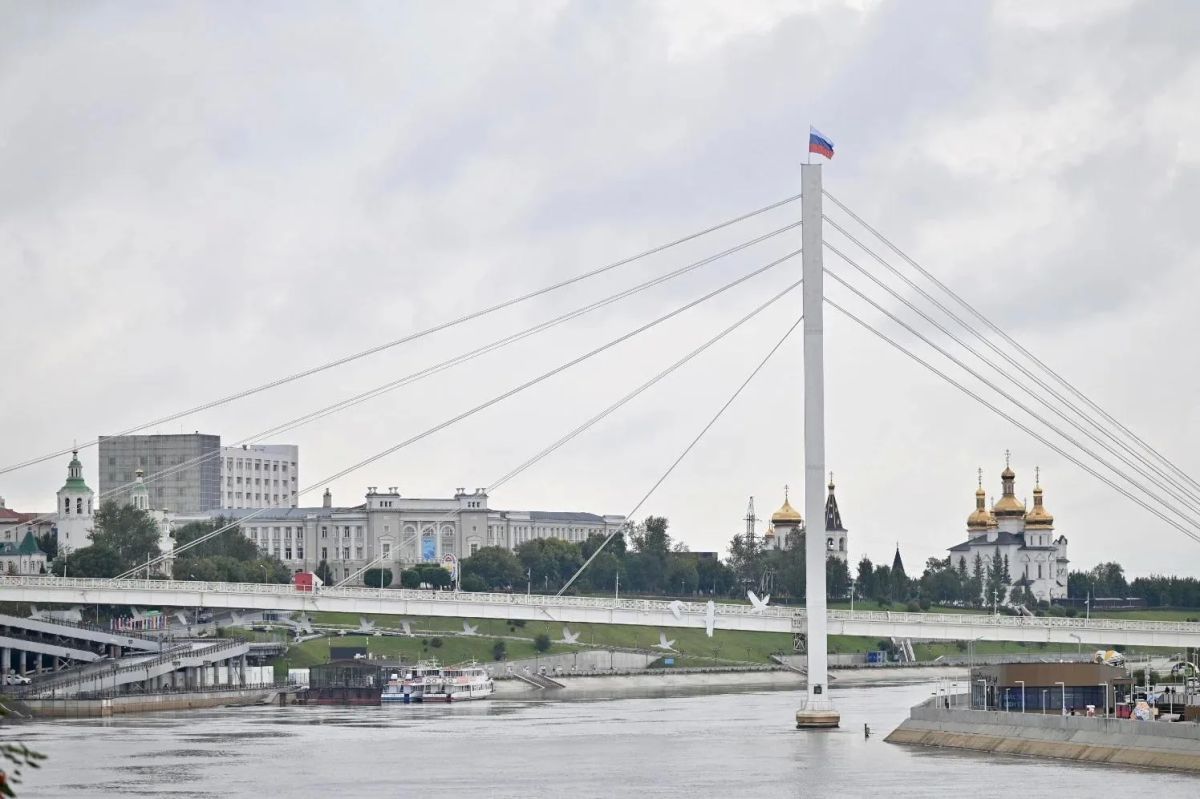 В День государственного флага губернатор Александр Моор поблагодарил тюменцев за уважение к триколору и активистов «Молодой гвардии Единой России» - за важную патриотическую инициативу