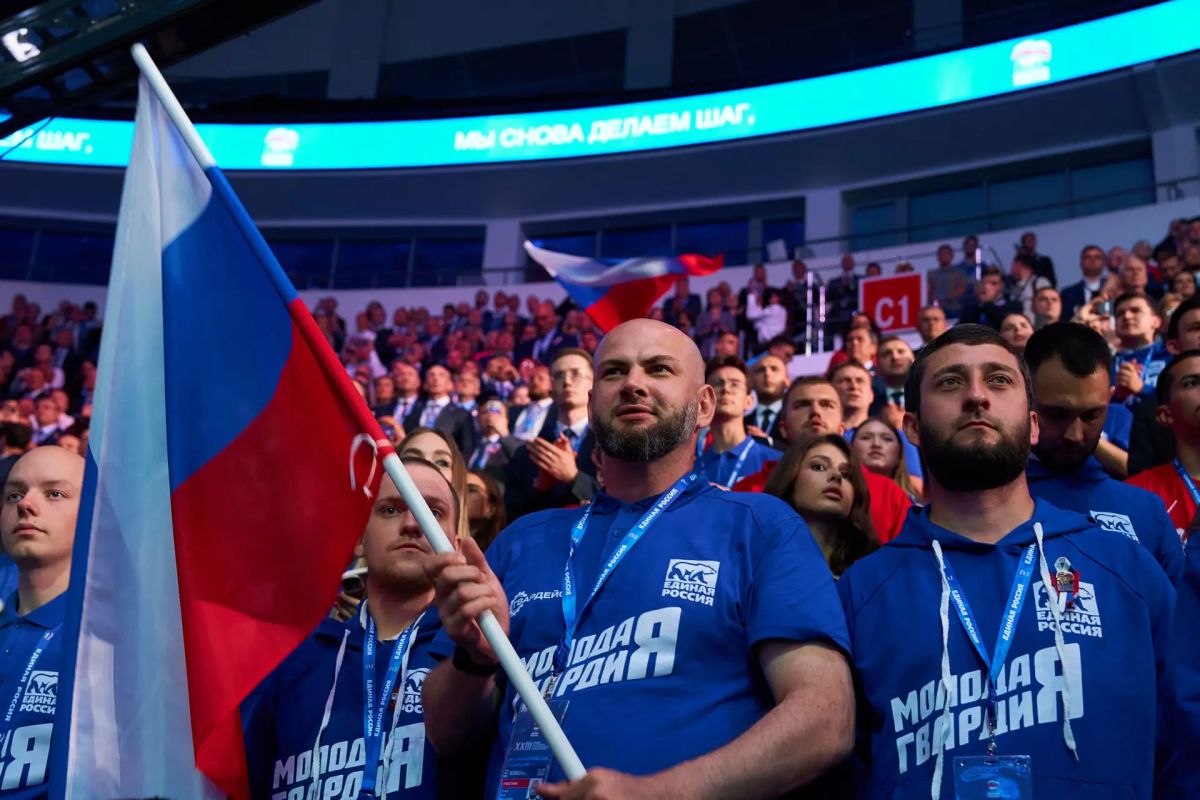 Руслан Кухарук: В День Государственного флага РФ на пленарном заседании XXIII Съезда «Единой России» делегация Югры вместе с партийцами со всей страны приняла новую Народную программу 2.0 – план работы партии на ближайшие... Руслан Кухарук: В День Государственного флага РФ на пленарном заседании XXIII Съезда «Единой России» делегация Югры вместе с партийцами со всей страны приняла новую Народную программу 2.0 – план работы партии на ближайшие...