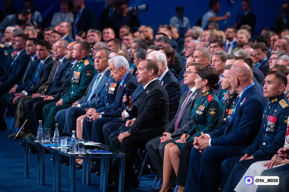 Александр Моор: новая Народная программа – свидетельство того, что партия «Единая Россия» открыта для любых инициатив и предложений Александр Моор: новая Народная программа – свидетельство того, что партия «Единая Россия» открыта для любых инициатив и предложений