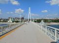 В Тюмени водрузили флаг России на мост Влюблённых