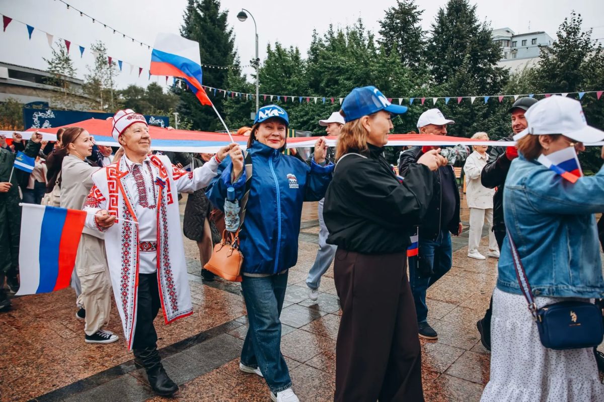 Максим Афанасьев: Сегодня мы отмечаем важный праздник – День Государственного флага нашей великой страны! Этот день стал особенным не только благодаря торжественным мероприятиям, но, прежде всего, потому, что сегодня люди... Максим Афанасьев: Сегодня мы отмечаем важный праздник – День Государственного флага нашей великой страны! Этот день стал особенным не только благодаря торжественным мероприятиям, но, прежде всего, потому, что сегодня люди...