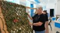 По пятницам пространство штаба общественной поддержки занимают рамы для плетения маскировочных сетей