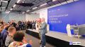Счастливая история: на форуме «Патриоты России» ветеран СВО отдал Александру Моору монету, которую получил перед отправкой на передовую