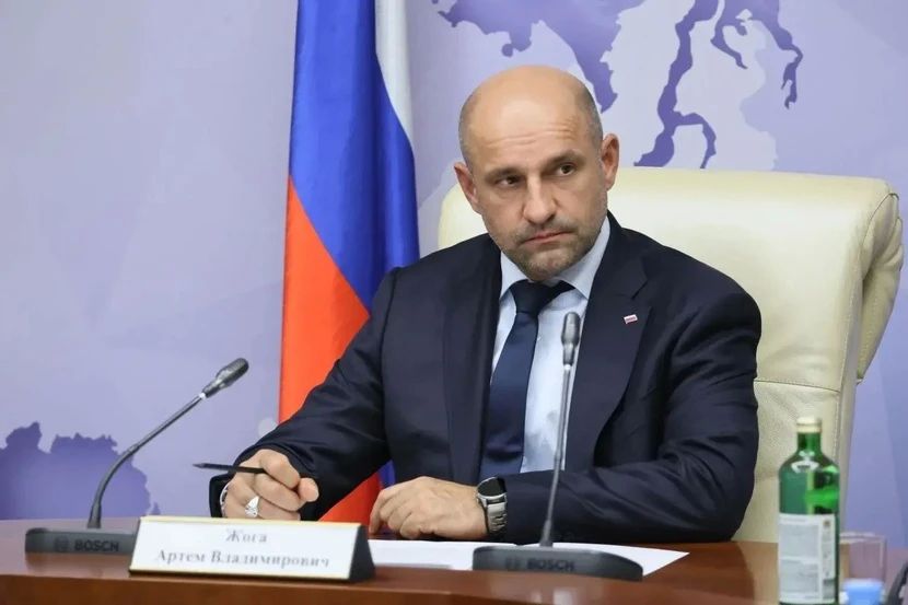 Полпред Президента РФ в Уральском федеральном округе Артём Жога провёл совещание с представителями регионов по подготовке школ к 1 сентября