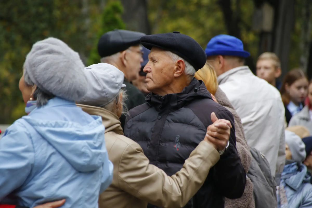 Заводской гудок зовет на праздник Заводской гудок зовет на праздник