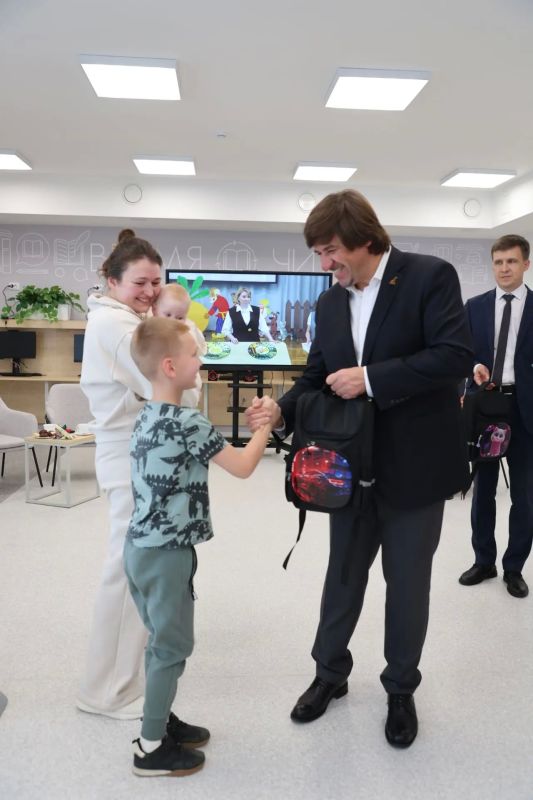 Максим Афанасьев: Первоклассные подарки. 12 тысяч юных тюменцев впервые переступят порог школы в сентябре Максим Афанасьев: Первоклассные подарки. 12 тысяч юных тюменцев впервые переступят порог школы в сентябре