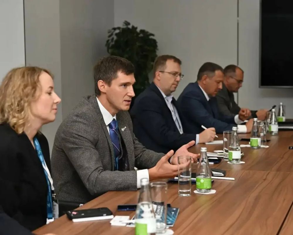 Делегация Тюменской области участвует в Татарстанском нефтегазохимическом форуме "Казань: нефть, газ, химия" Делегация Тюменской области участвует в Татарстанском нефтегазохимическом форуме "Казань: нефть, газ, химия"