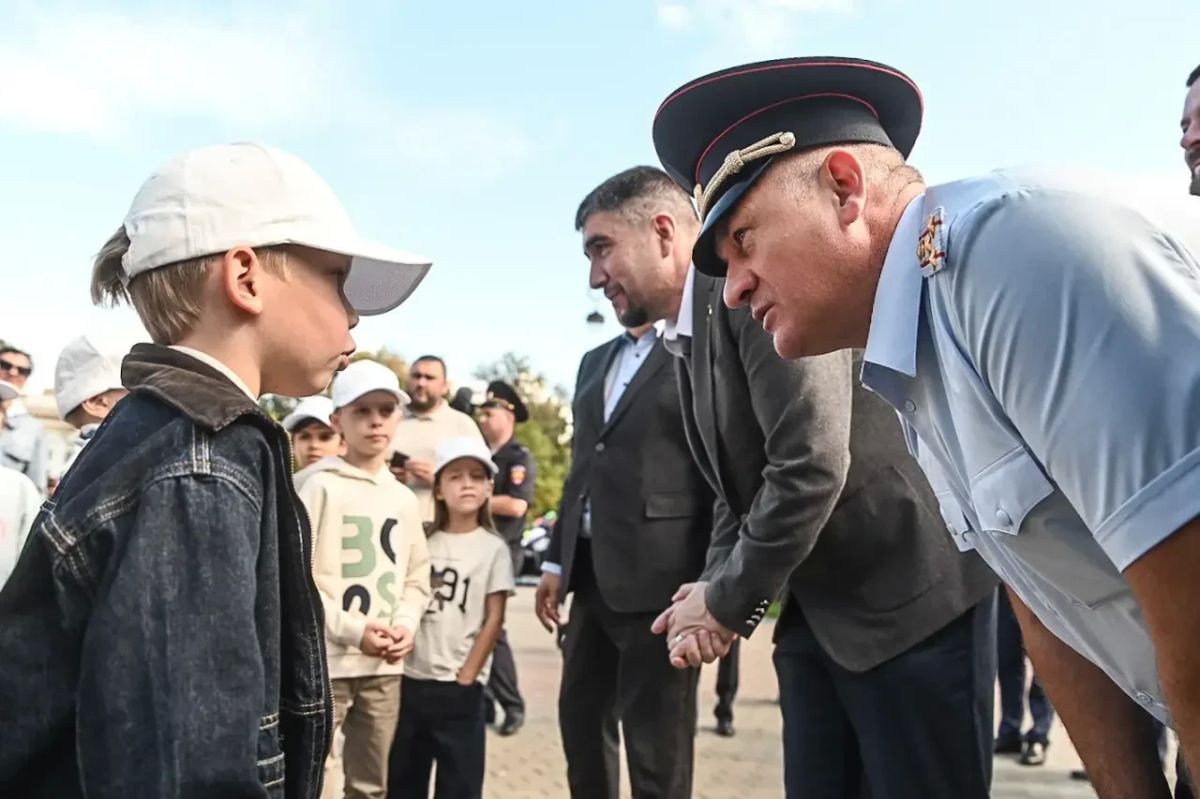 В Тюмени прошла акция #ДорогаВШколу В Тюмени прошла акция #ДорогаВШколу