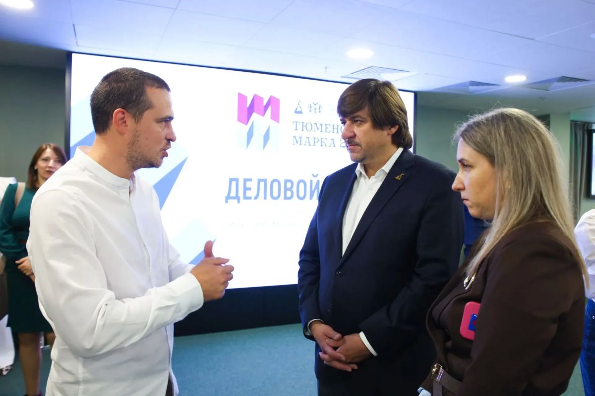 Максим Афанасьев: Сегодня мы встретились с участниками «Тюменской марки», чтобы лично познакомиться и обсудить не только сами дни выставки, а также ее важную составляющую - новый промышленный формат Максим Афанасьев: Сегодня мы встретились с участниками «Тюменской марки», чтобы лично познакомиться и обсудить не только сами дни выставки, а также ее важную составляющую - новый промышленный формат
