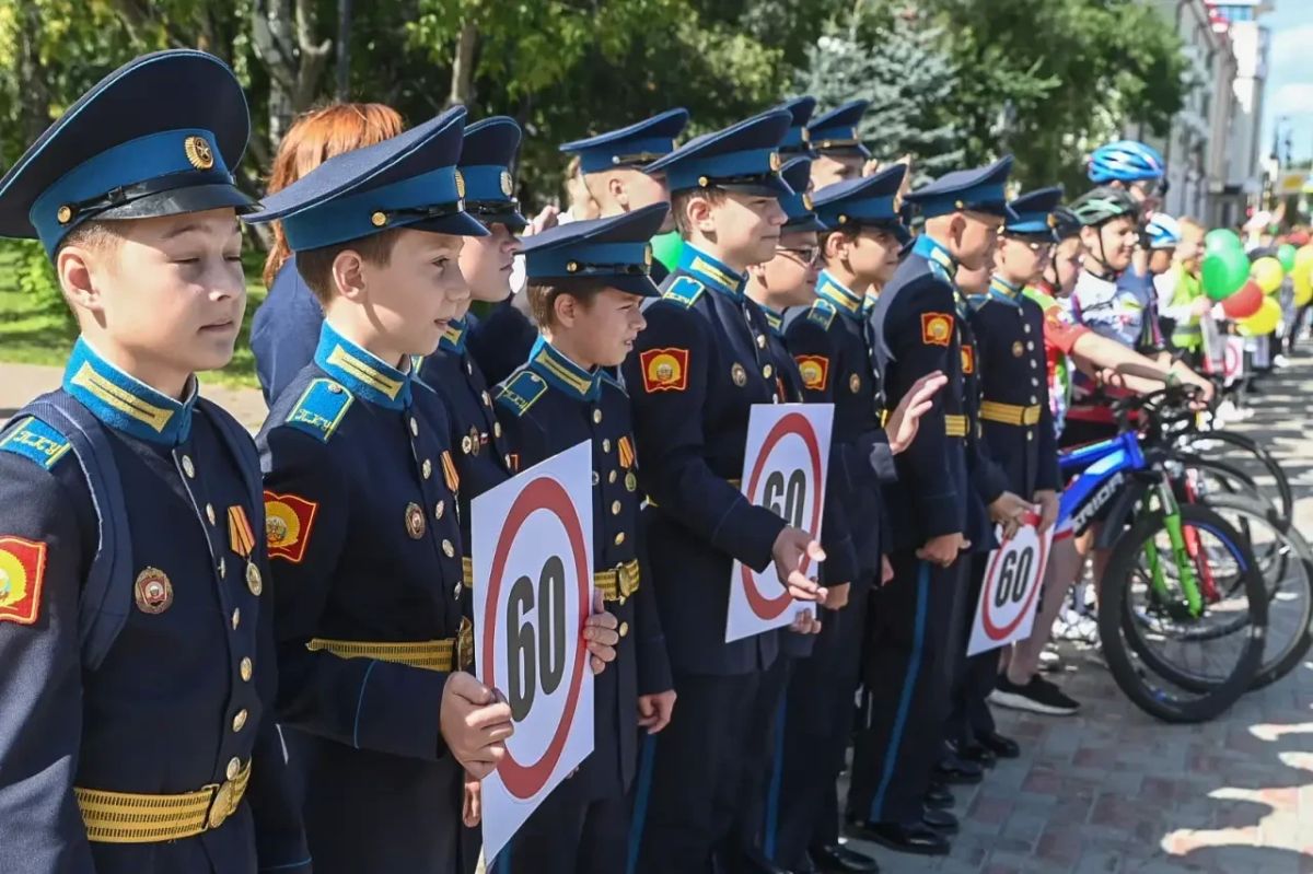 В Тюмени прошла акция #ДорогаВШколу В Тюмени прошла акция #ДорогаВШколу