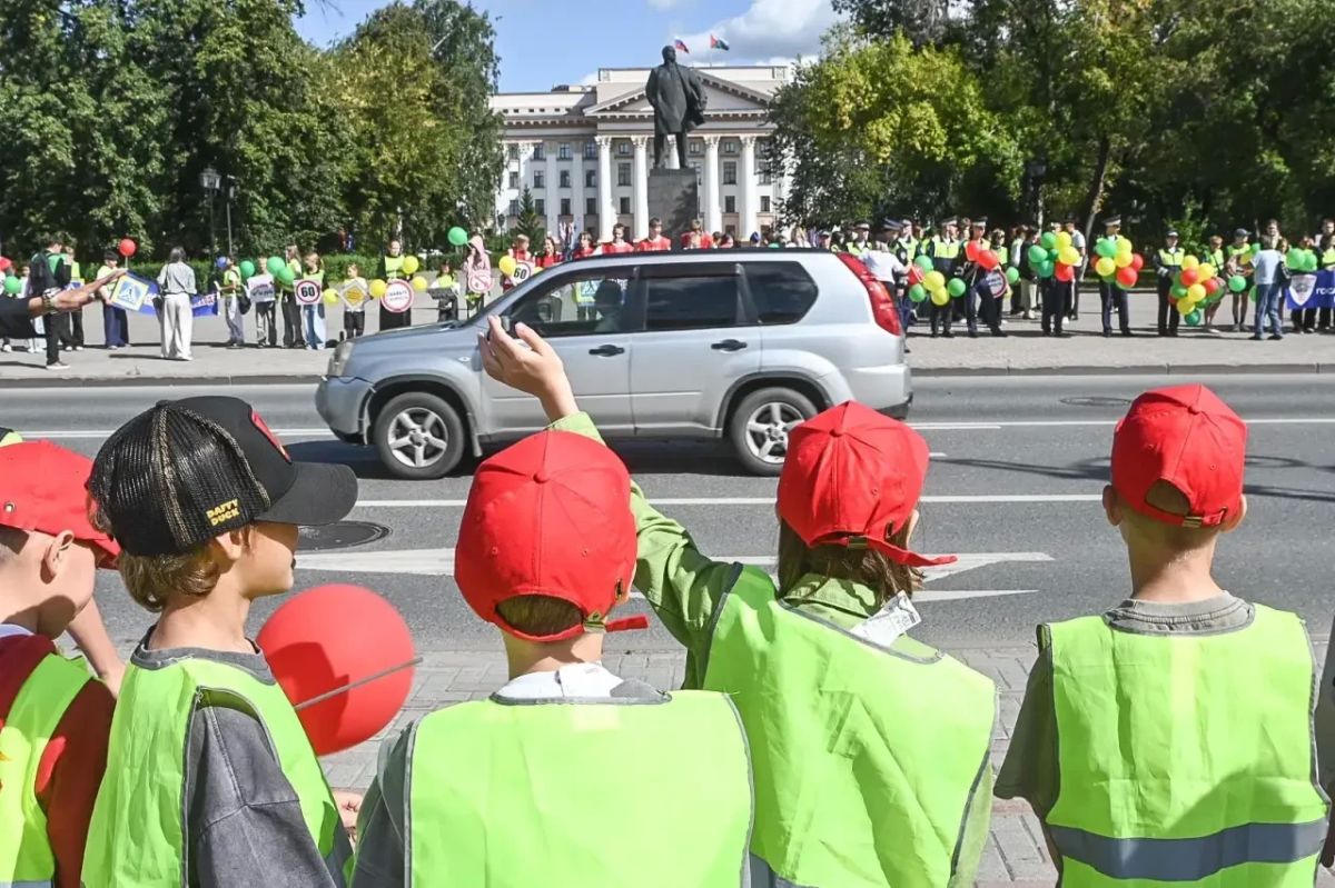 В Тюмени прошла акция #ДорогаВШколу В Тюмени прошла акция #ДорогаВШколу