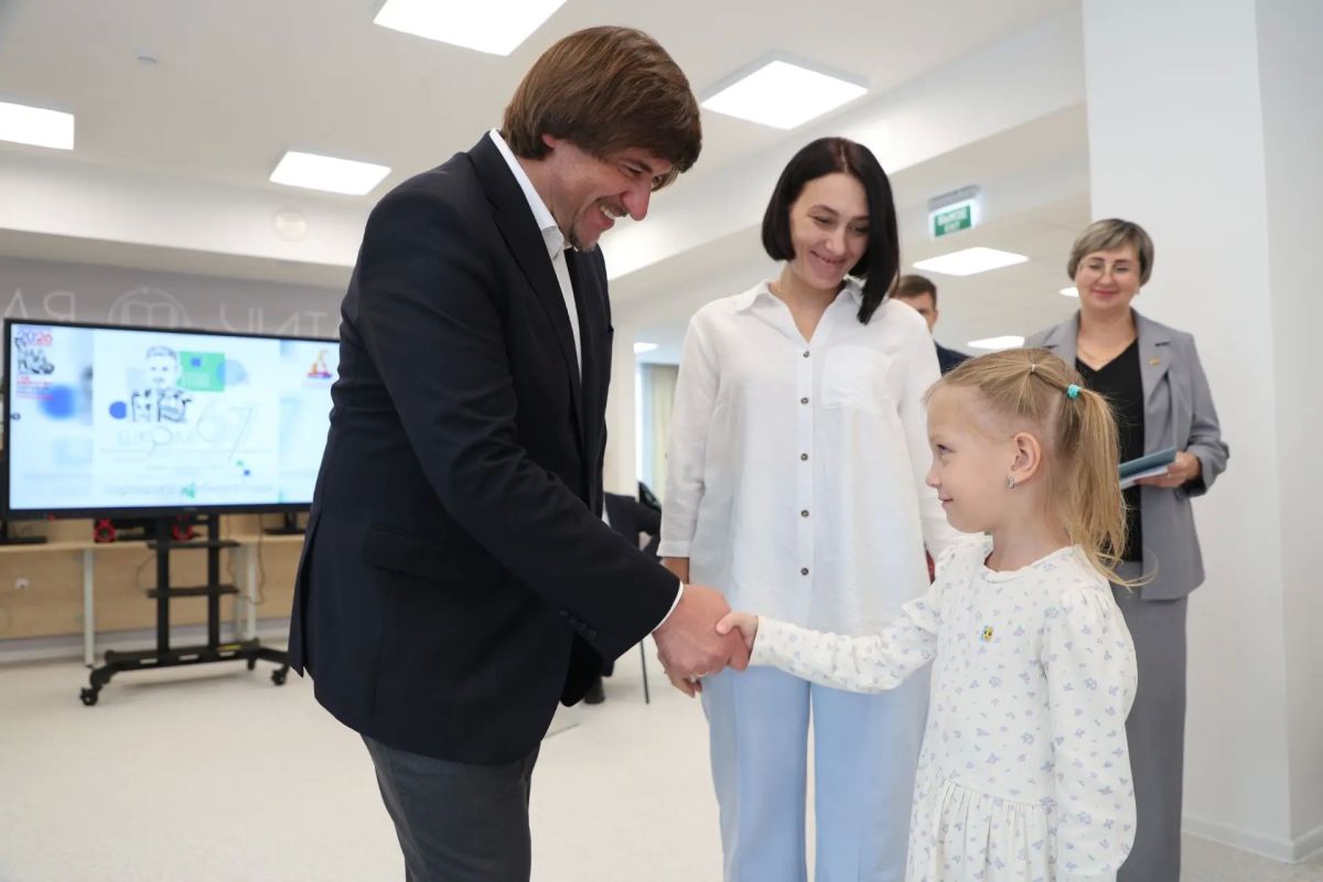 Максим Афанасьев: Первоклассные подарки. 12 тысяч юных тюменцев впервые переступят порог школы в сентябре Максим Афанасьев: Первоклассные подарки. 12 тысяч юных тюменцев впервые переступят порог школы в сентябре