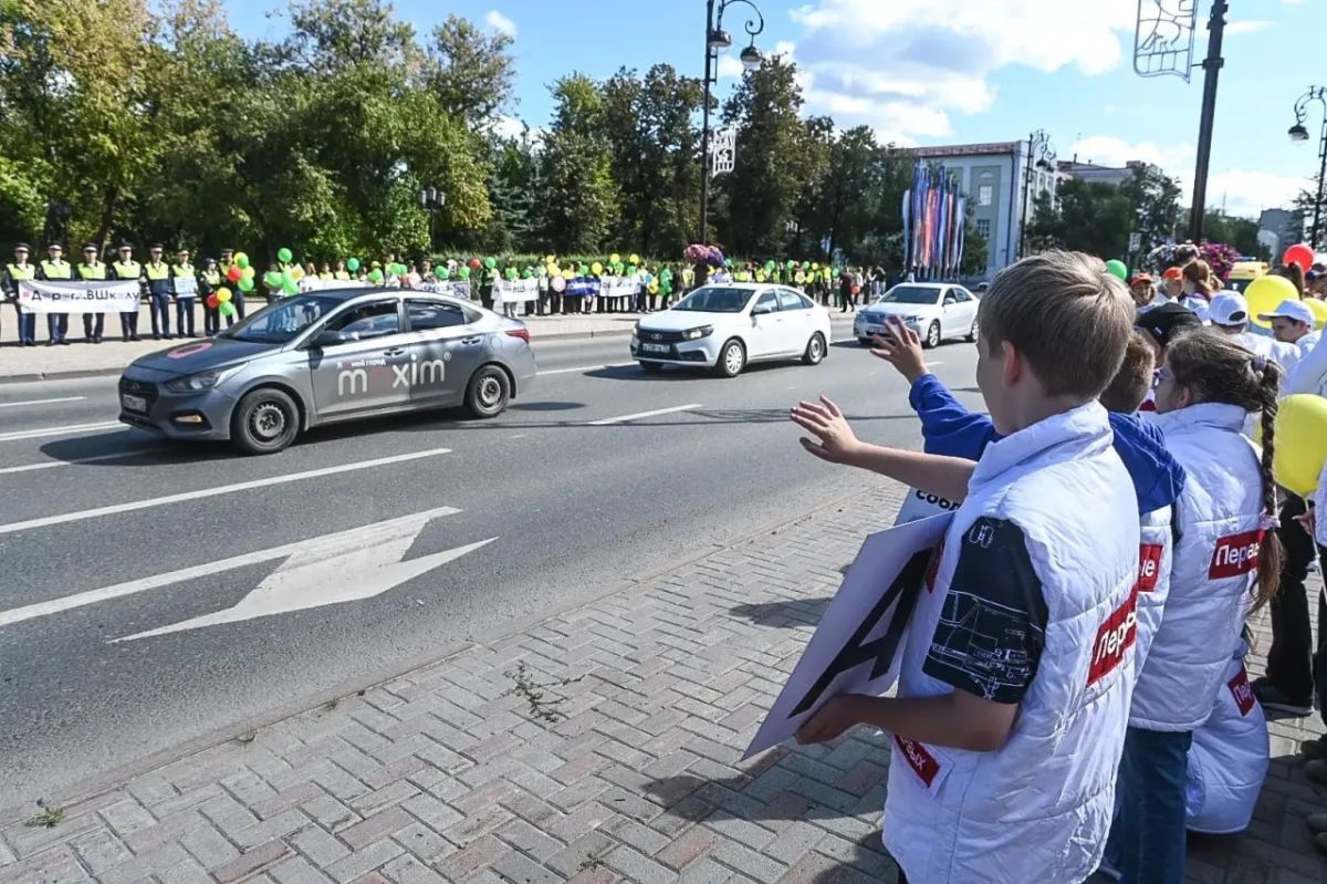 В Тюмени накануне нового учебного года прошла профилактическая акция «Дорога в школу» В Тюмени накануне нового учебного года прошла профилактическая акция «Дорога в школу»