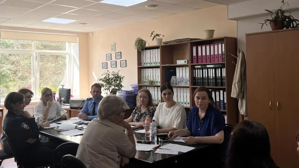 Прокуратурой Центрального административного округа г. Тюмени проведена проверка готовности образовательных учреждений к новому учебному году и принято участие в заседании территориальной комиссии по делам несовершеннолетних... Прокуратурой Центрального административного округа г. Тюмени проведена проверка готовности образовательных учреждений к новому учебному году и принято участие в заседании территориальной комиссии по делам несовершеннолетних...
