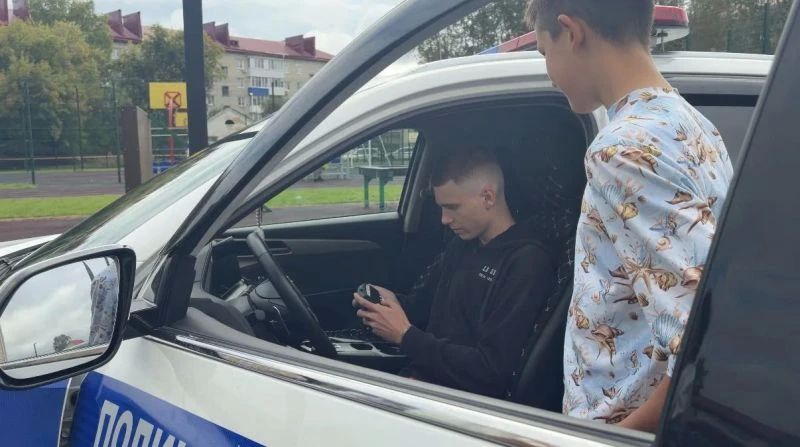 В Тюменской области сотрудники различных подразделений полиции присоединились к августовскому общественно-педагогическому форуму «Призвание-2026», проходящему в городе Ишиме на базе школы №4 В Тюменской области сотрудники различных подразделений полиции присоединились к августовскому общественно-педагогическому форуму «Призвание-2026», проходящему в городе Ишиме на базе школы №4
