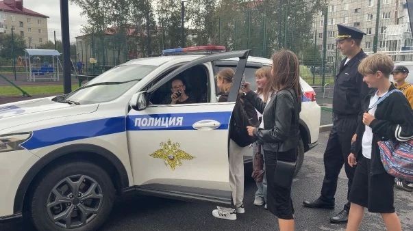 В Тюменской области сотрудники различных подразделений полиции присоединились к августовскому общественно-педагогическому форуму «Призвание-2026», проходящему в городе Ишиме на базе школы №4 В Тюменской области сотрудники различных подразделений полиции присоединились к августовскому общественно-педагогическому форуму «Призвание-2026», проходящему в городе Ишиме на базе школы №4