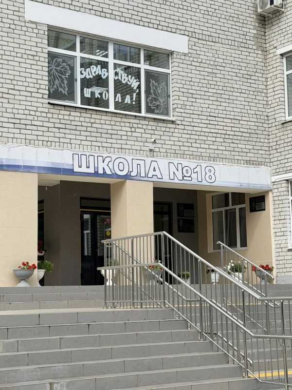 По ходу объезда заглянул в школу №18 проверить готовность к 1 сентября По ходу объезда заглянул в школу №18 проверить готовность к 1 сентября