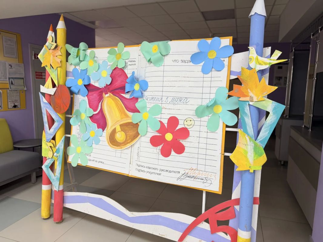 По ходу объезда заглянул в школу №18 проверить готовность к 1 сентября По ходу объезда заглянул в школу №18 проверить готовность к 1 сентября