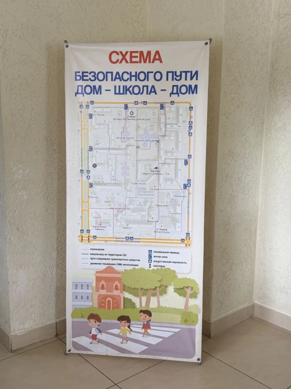 По ходу объезда заглянул в школу №18 проверить готовность к 1 сентября По ходу объезда заглянул в школу №18 проверить готовность к 1 сентября