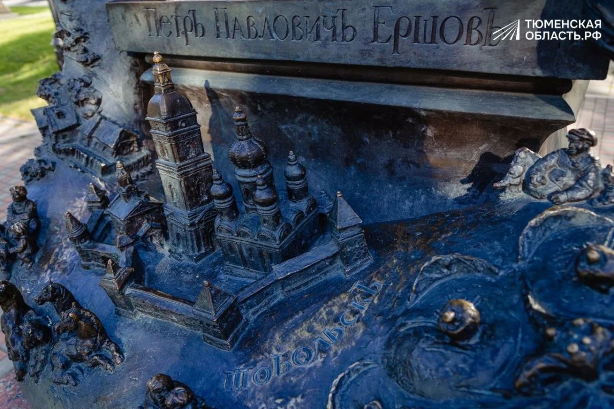В центре Тобольска застыл во времени гениальный писатель В центре Тобольска застыл во времени гениальный писатель
