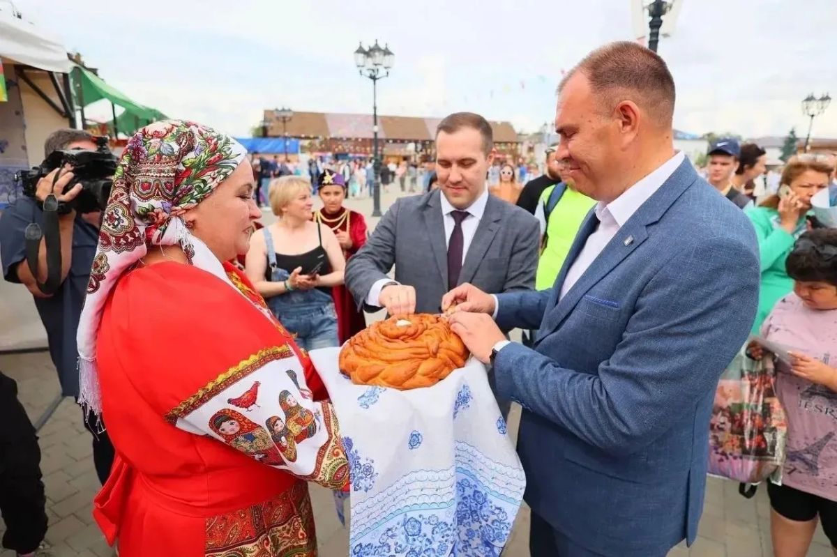 Друзья, лето завершается, оставляя в памяти не просто теплые дни, а время нашей общей гордости и единства Друзья, лето завершается, оставляя в памяти не просто теплые дни, а время нашей общей гордости и единства